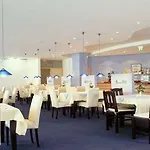 亨内夫欧罗公园酒店 4*