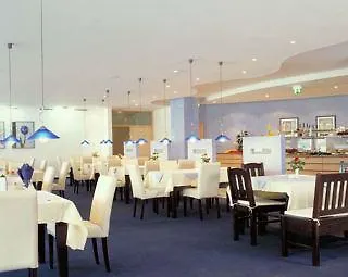 亨内夫欧罗公园酒店 4*