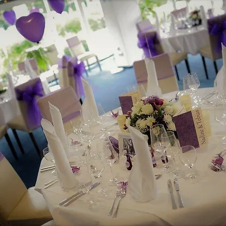 亨内夫欧罗公园酒店 亨内夫