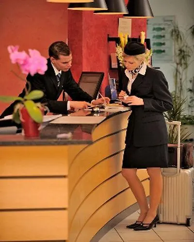 يورو بارك هينيف فندق هيننف